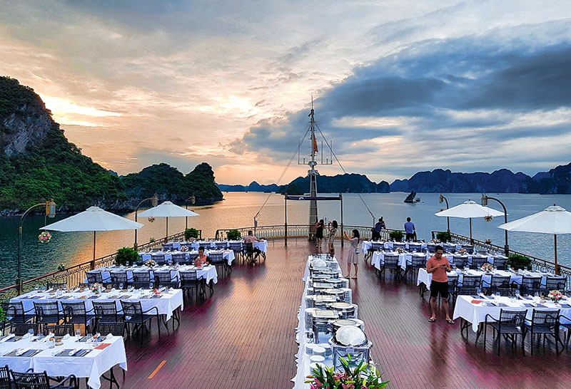 Tour Du Thuyền Indochine – Lan Hạ – 2 Ngày 1 Đêm