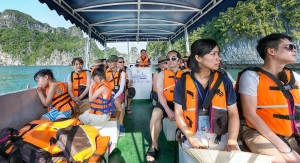 Tour Du Thuyền Emeraude Hạ Long – 2 Ngày 1 Đêm