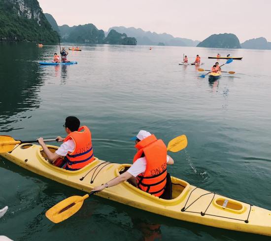 Tour Du thuyền + Chèo thuyền Kayak