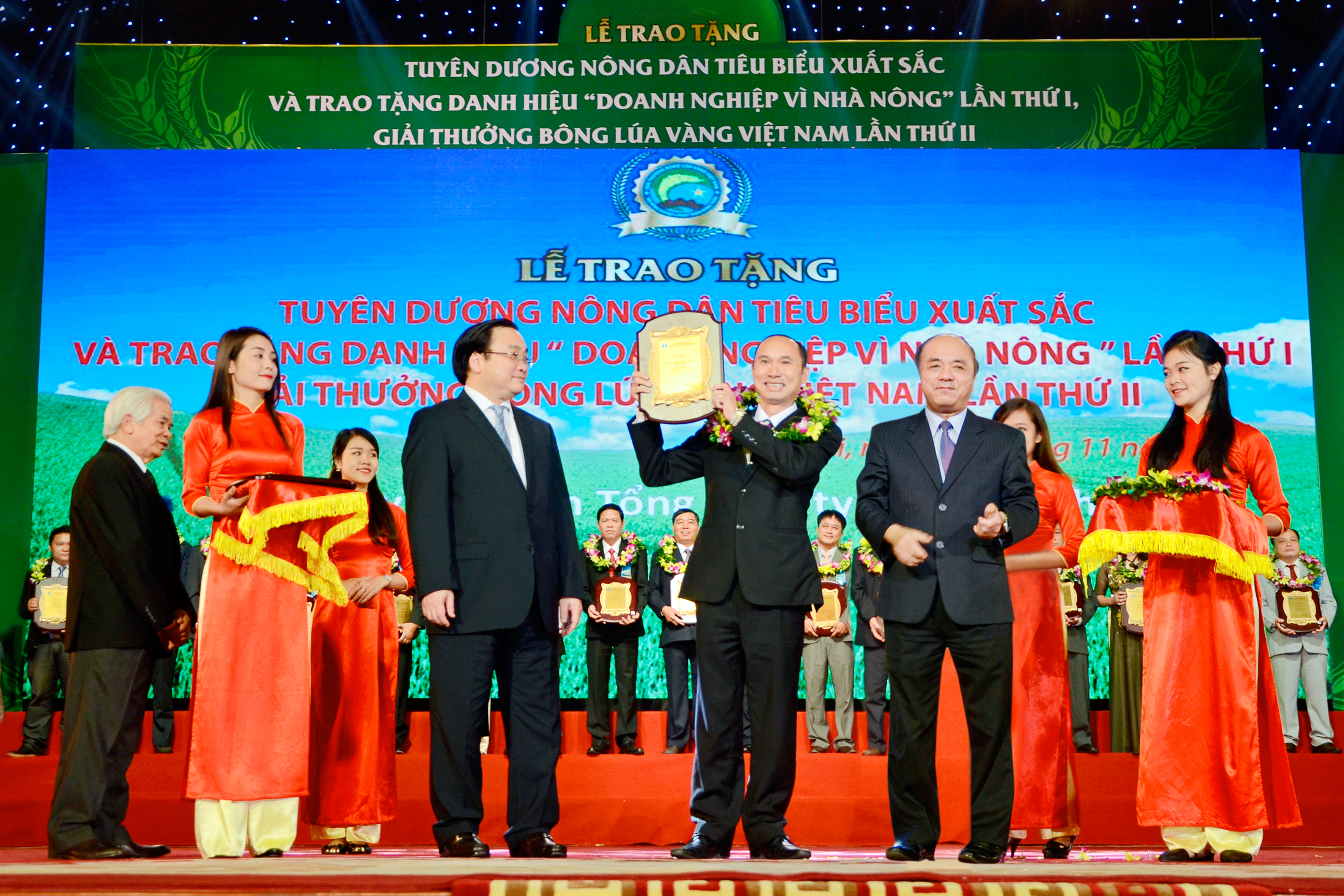 Tổng công ty Sông Gianh được trao tặng danh hiệu “Doanh nghiệp vì nhà nông”